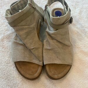 Women's Beige Sandals